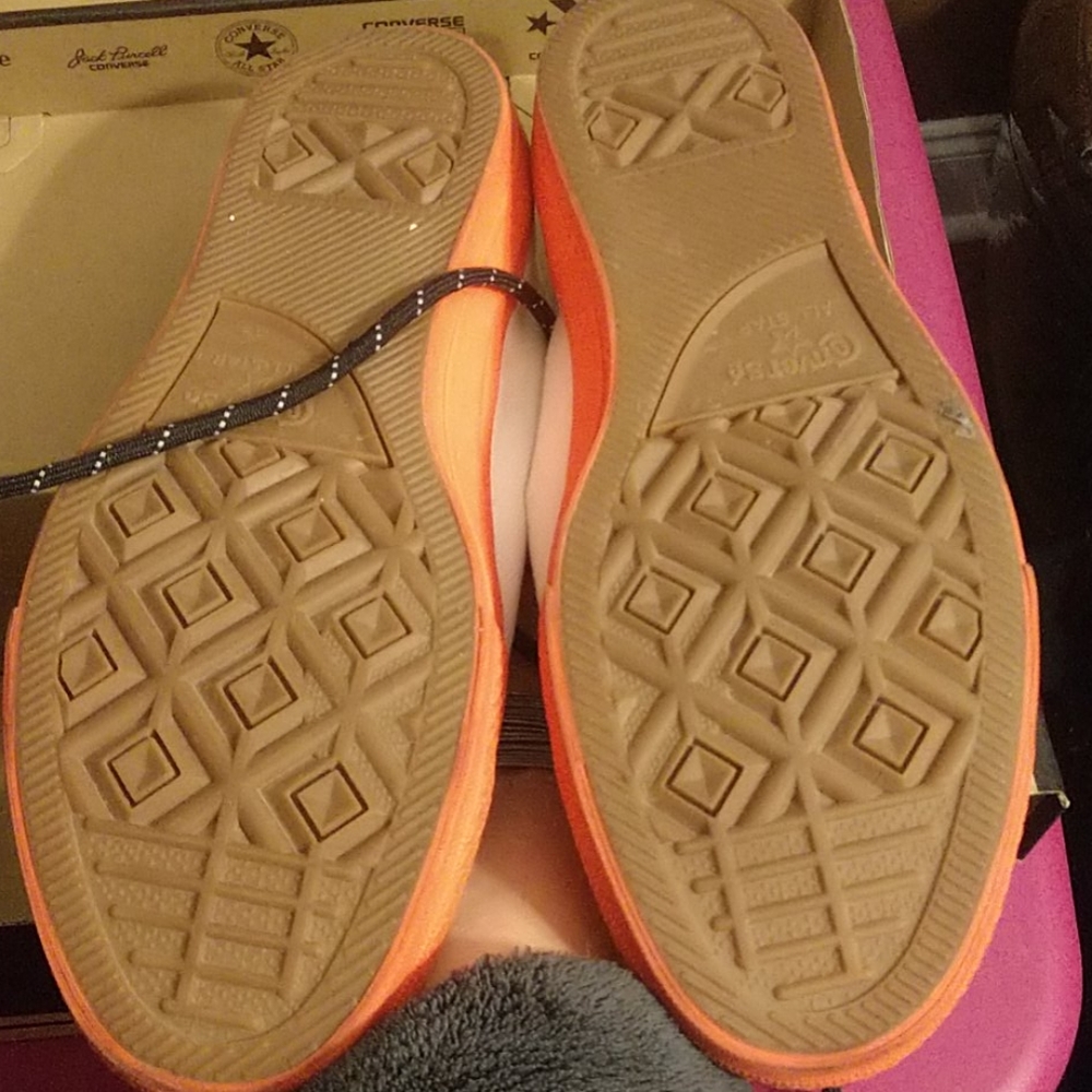 Converse, NIB - Picture 2 of 4